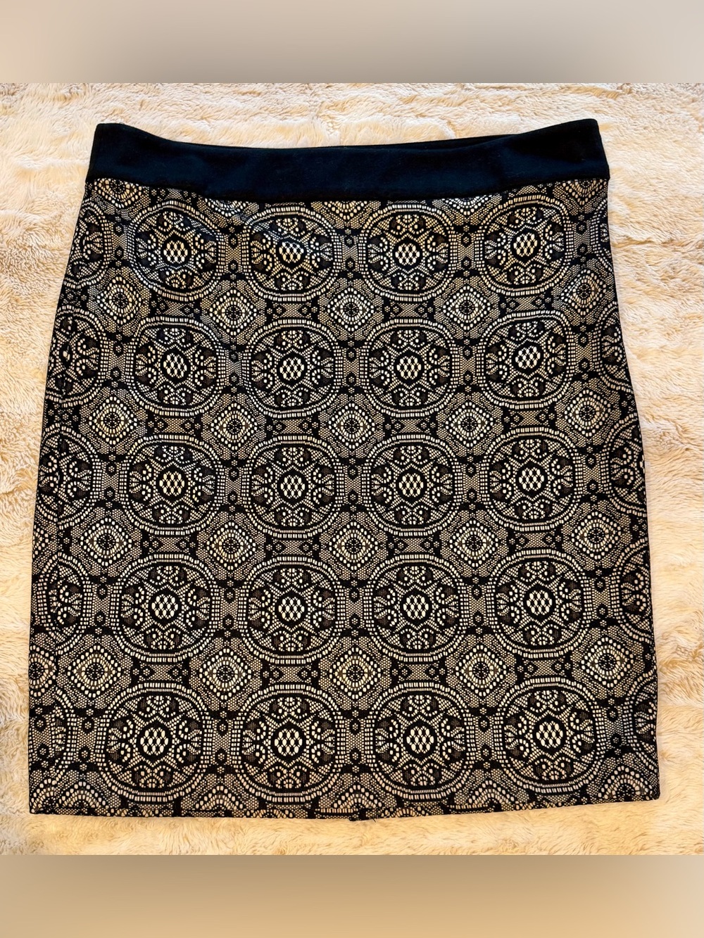 The Limited - Black and Cream Patterned Pencil Skirt